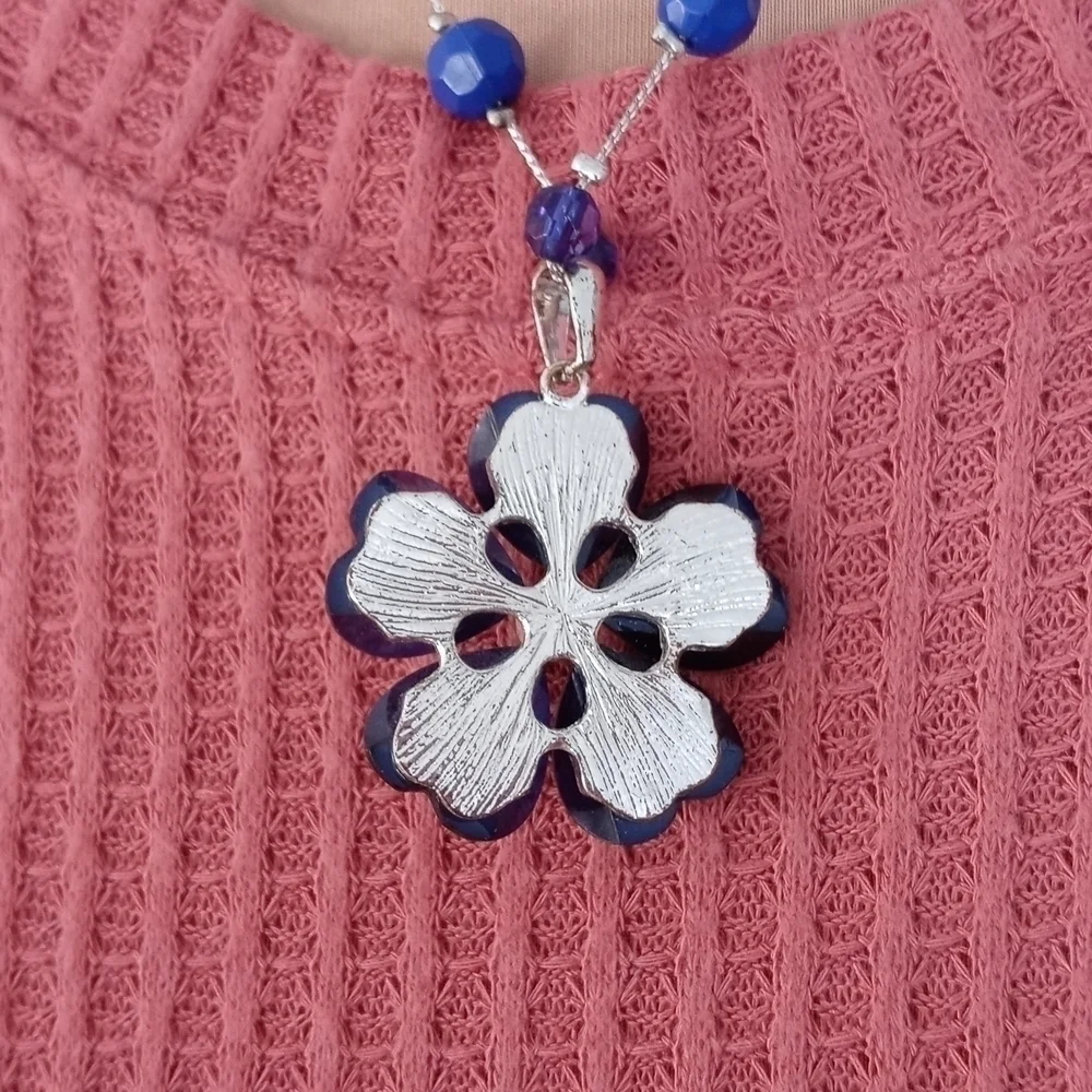 Matching set 20 in necklace and pierced earrings